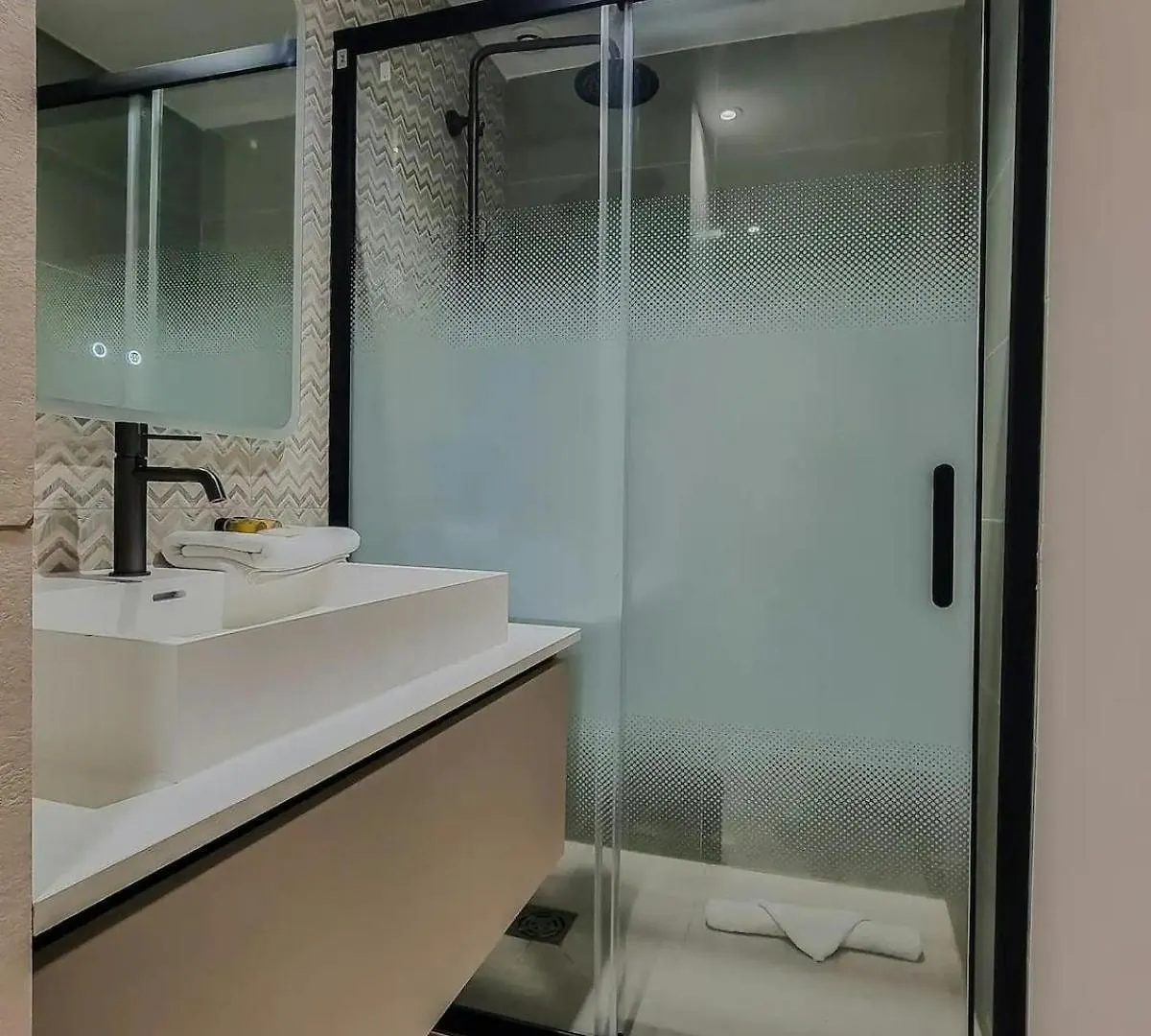 Apartment Angleterre 3 - Nice Centre - 3 Pieces 2 Sdb